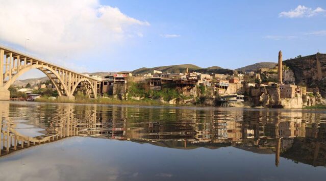 RHercai's tweet photo. Buna inanmayı ne çok isterdim..
Çok çok önceden verilmeliydi bu savaş, yükselmeliydi sesimiz..
Memleketim,çocukluğumun sesi,yuvam...
Çok geç.
Çok...😔😓#HasankeyfİçinGeçDeğil https://t.co/v5m7cPZcjO
