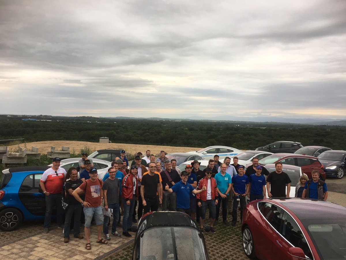 autopfeffer's tweet photo. #automotive #eMobility Auf dem Energieberg Eichelbuck fand heute das Briefing für die morgige #ecoGP Schauinsland Hill Challenge statt. Die 18 Teams sind bereit! Start: Morgen 10 Uhr. Streckenlänge: 53,96 km. Welches Team schafft bis 16 Uhr die meisten Runden inklusive Ladezeit? https://t.co/et7Q4ueOBF