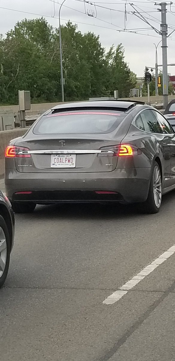 JongregorE's tweet photo. @elonmusk: you can build a great electric car, but you can't choose how that electricity is produced https://t.co/o2GXQdWLTs