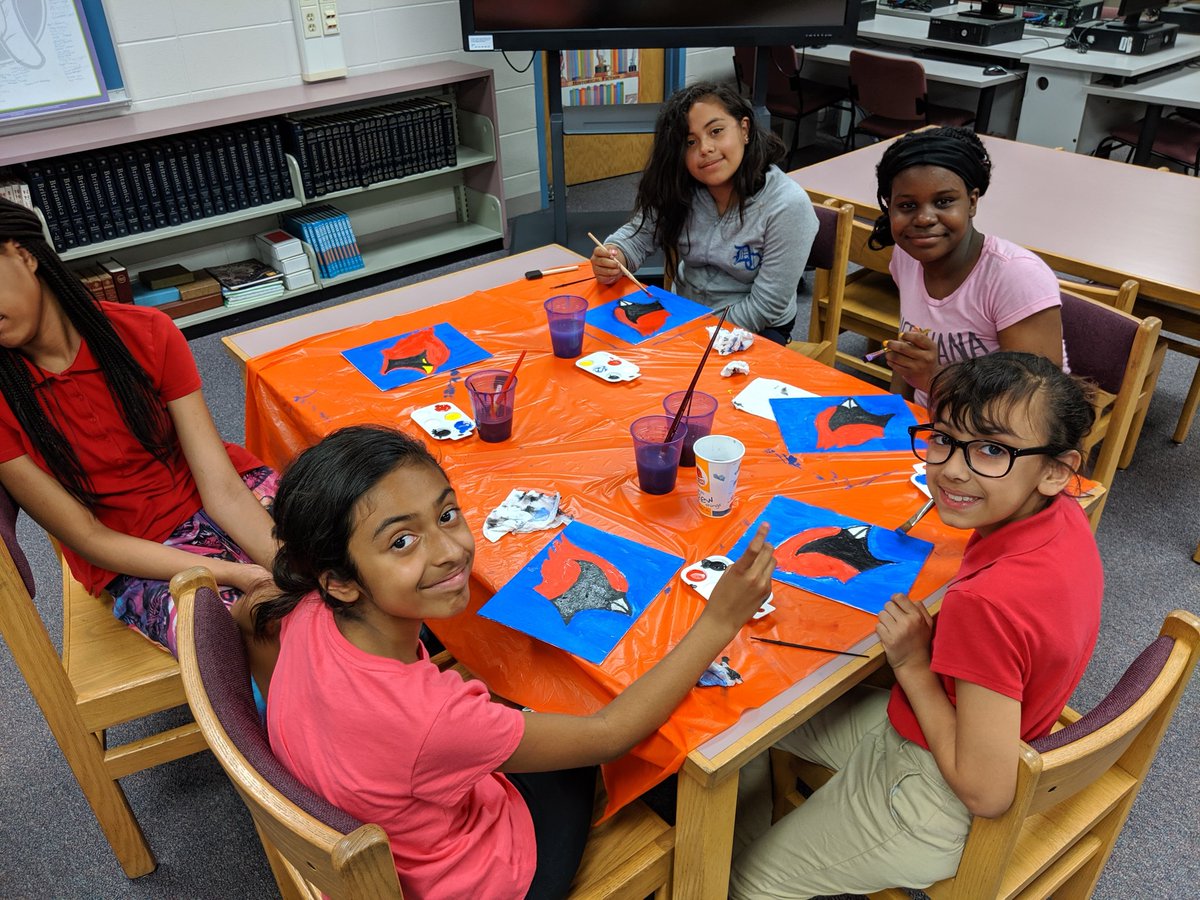 MsBerrones's tweet photo. @ECMcKCardinals @ECcardinals JEWEL lock in at McKinley....1st up....canvas and cookies https://t.co/5eHGZVXJ8w