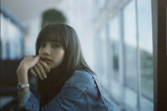 stophavingkids's tweet photo. @lalisasbecky #3YearWithLisa https://t.co/ob6ccZe2Gq