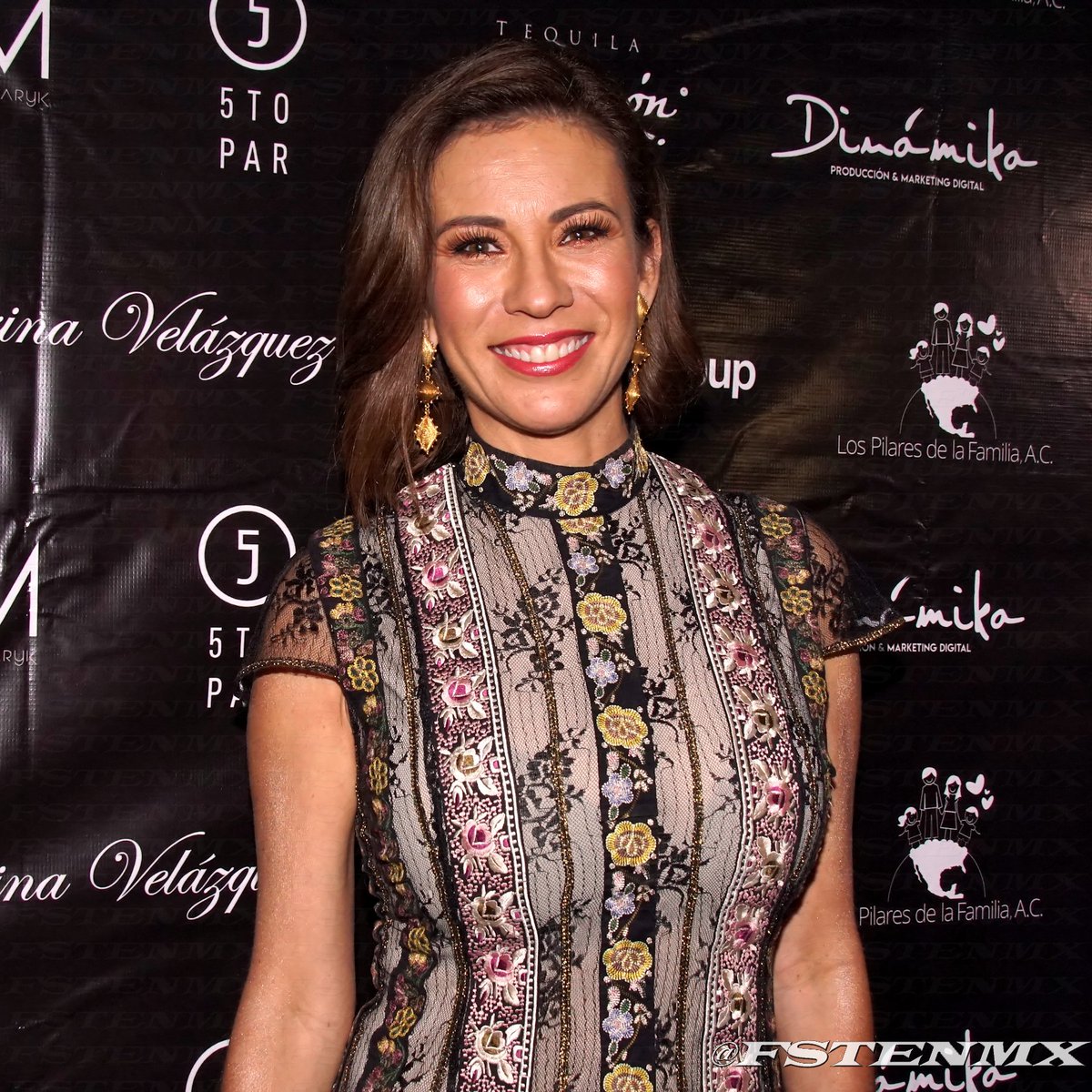 FSTENMX's tweet photo. #Foto @ingridcoronado en la #AlfombraRoja de la presentación de la empresaria y filántropa @Karijan3 como directora del proyecto @LosPilaresGINOf
#FSTENMX #RedCarpet #photo #pic #picture #cdmx #México #girl #beauty #lookofthenight #conductora #IngridCoronado https://t.co/HaGeV2i7lm