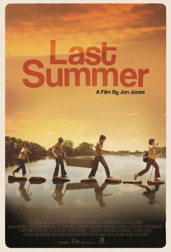 Gustavo_SSBU's tweet photo. This is one of the best films I've ever seen. Last Summer is a Welsh film that is set in a rural region in the 1970's at UK. The sensation of peace amidst nature is so liberating. The photography, sound track, script, drama and characters are sublime.
#filmlastsummer #LastSummer https://t.co/KLE9t9mQXg