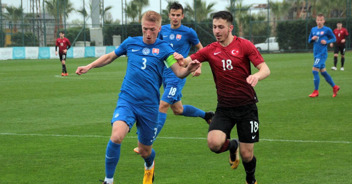 Halil Dervişoğlu(Sparta Rotterdam): "Türkiye'den ilgi oluyor ama ben şu anda transfer görüşmelerine bakmıyorum. Ailecek Trabzonsporluyuz. Trabzonspor'da oynamak gurur vericidir. Trabzonspor'dan bir transfer teklifi geldi mi bilmiyorum ama bir ilgilerinin olduğunu duydum."
