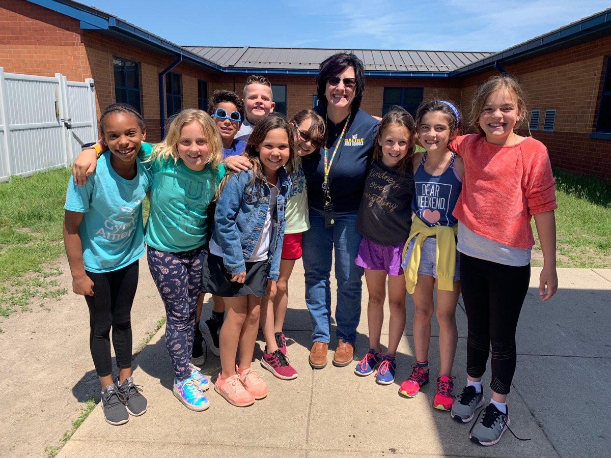 L_Washington12's tweet photo. @MrsRosenLeacher , you are so loved!  #heritagelearn #sascompass #harvestlearning https://t.co/b6lgLeGZJW
