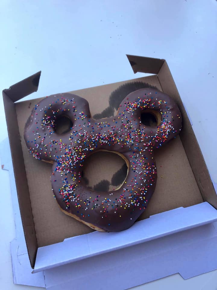 MousePlanning's tweet image. I heard it was #NationalDonutDay...

#DisneyWorld #DisneyFood #MickeyMouse #nomnom