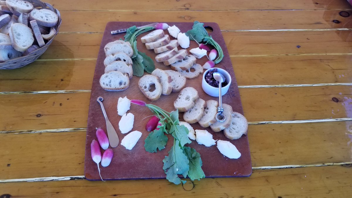 RoarLoudTravel's tweet photo. Appetizers on @MaineWindjammer, life is good! Oysters just came out, I'm not sure I like them..this will be interesting!!๐
With @DanaHFreeman
@CharlesMcCool @FunInFairfax
@travlinmad
#mainewindjammer #boatmagic #JERiggin https://t.co/w790VnPVVE