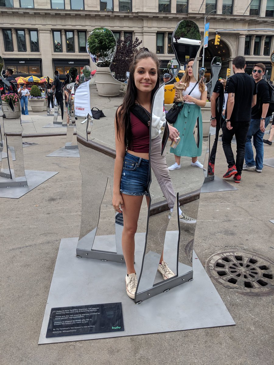 Sauceyy_'s tweet photo. "Today in New York there are 145 statues honoring men and only 5 honoring women, these are the 140 missing statues needed for equal gender representation. History is shaped by those who tell it, create the future you want to see." #WakeUp #ShapeHistory @HandmaidsOnHulu https://t.co/JCnpBqkKvg