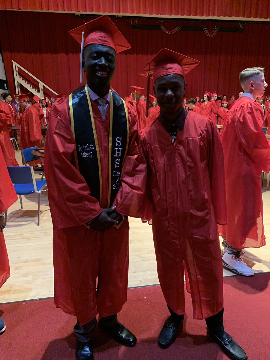_SalemHigh_'s tweet photo. Excited members of the Class of @SalemHigh2019 are ready to line up for the procession into the field house.🎓#SHSGraduation2019 #realworldready #youvebeenschooled #ConGRADulations @SalemSchoolsk12 https://t.co/rqLfECmDlg