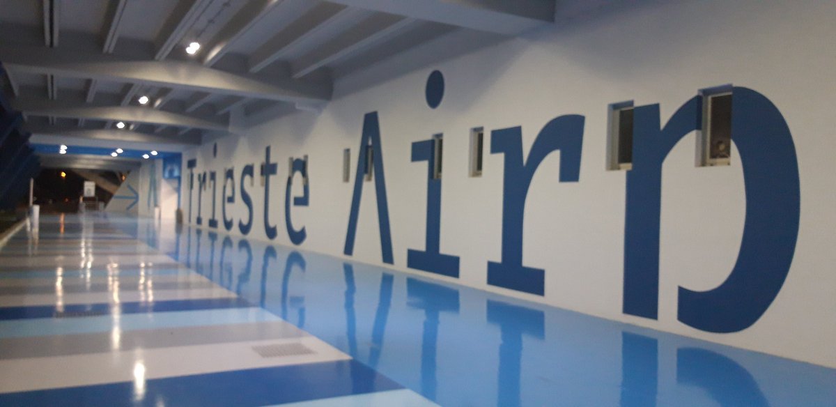 TKajzer's tweet photo. Problemi @adria_airways so ze simptomaticni. Zamude odpovedi in prebukirani leti. Tezko najdes prijazne besede ko te pustijo na cedilu. Hvalabogu imamo @lufthansa Nasli so mi resitev preko #Trsta Pot pa se seveda podaljsa Do jutranjih ur #nekredibilnopodjetje https://t.co/SdRTZW39FC