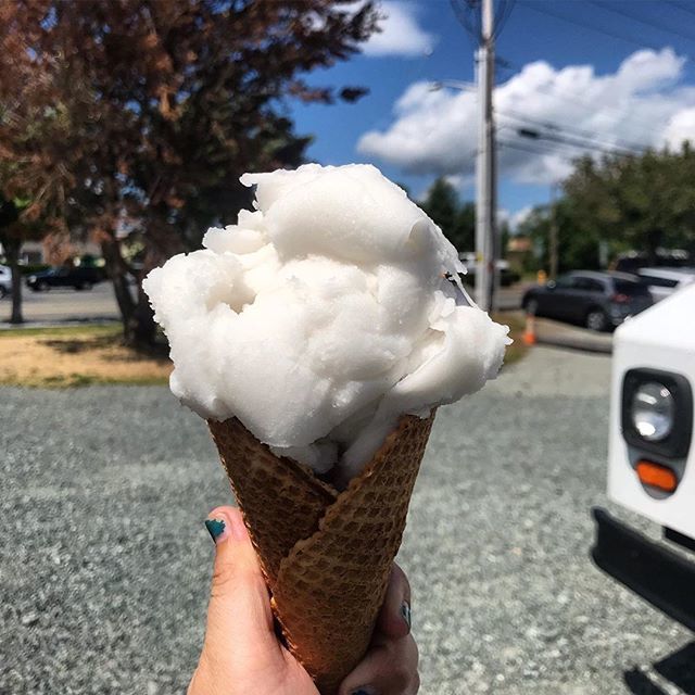 YummyAlert's tweet photo. ☁️ Who wore it better, the clouds or the sorbet at @LopezIslandCreamery? 🍦⠀
⠀
#blendsrightin #heavensent #dairyfree #creamy #icecream #icecreamdreams #dreamcometrue #delicious #tasty #fresh #handpacked #smallbatch #creamery #local #eatlocal #goodeats… https://t.co/Wg0FKuOSRM https://t.co/mdeZ0UUdoa