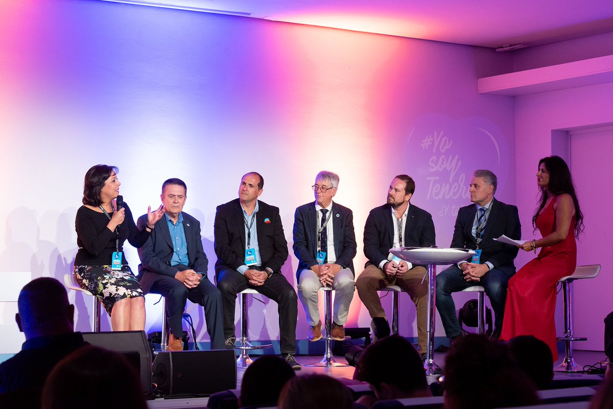 gfhoteles's tweet photo. “En humanidad y cariño somos una gran potencia”. Victoria López, presidenta de @GFedola, inauguró la mesa redonda del ‘I Encuentro de Embajadores #YoSoyTenerife’, un evento en el que se reconoció la gran labor de los Embajadores y entidades que se han sumado a esta iniciativa. https://t.co/jEeM3fagSo