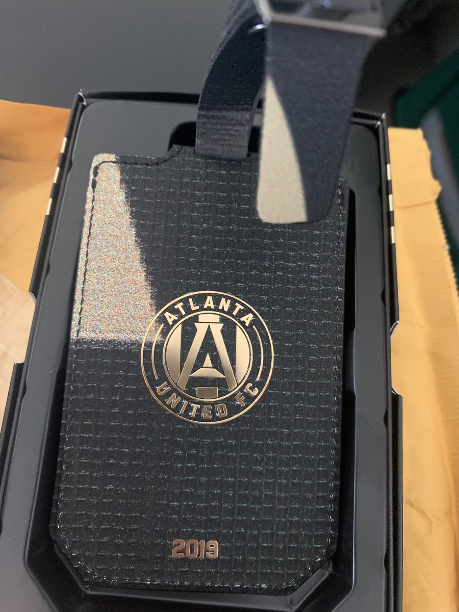 abeck813's tweet photo. Hey @ATLUTD, thanks for the gift! But uhhh...is it supposed to have this gold part on it? https://t.co/W27KmtxYaW