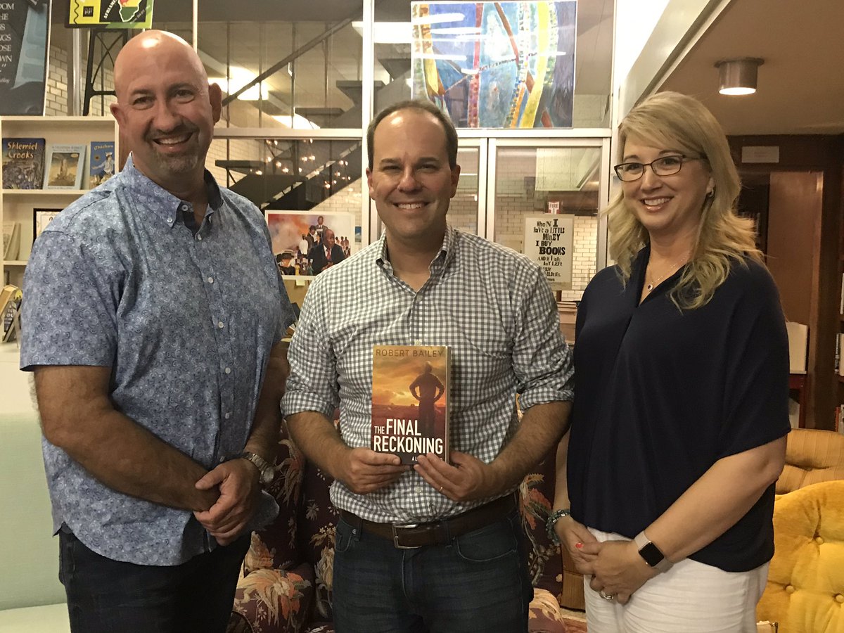 _Melissa_Mason_'s tweet photo. Enjoyed meeting @RBaileyBooks last night.  From the beginning pages of The Professor, I was hooked.  Great night!  Highly recommend his books if you are looking for a good read. #legacy #49 #superfan https://t.co/CgAerpekEi