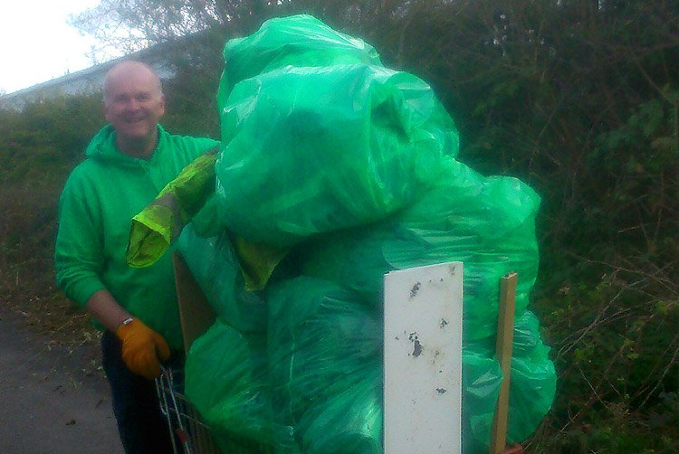 This is lovely news and so well deserved - Grangetown (and indeed Cardiff) litter champion Dave King is now an MBE. The perfect end to #VolunteeringWeek See more here grangetowncardiff.co.uk Very well done, sir.. our community is very lucky to have you 👏