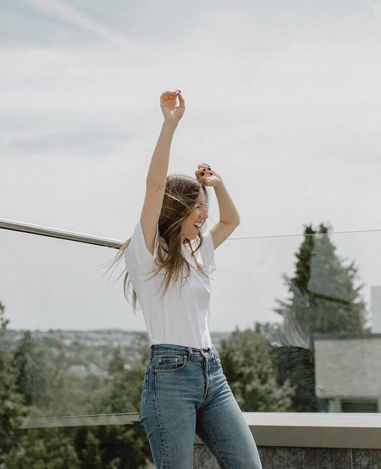 Provident_Ent's tweet photo. Friday feels are on cloud nine today with the release of Elle Limebear’s self titled EP! Listen to it. Drive to it. Dance to it. She’s a gem! #TeamPLG #fridayfeels
https://t.co/agR9jP58m0 https://t.co/I3tTfBHEUS