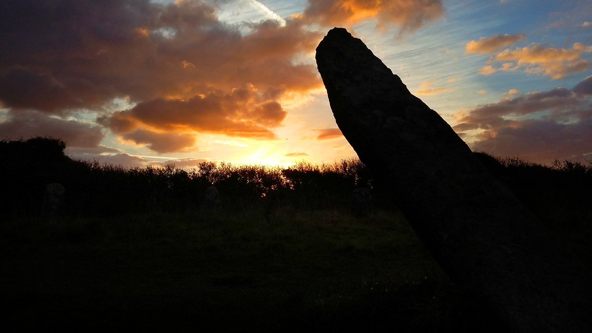 I think I'm right in saying that Boscawen-Ûn is the only Penwith circle without a petrification story. It's probably my favourite local circle.19 stones in a beautifully secluded little vale. I've watched a Midsummer sunrise here and it was otherworldly. #PrehistoryOfPenwith