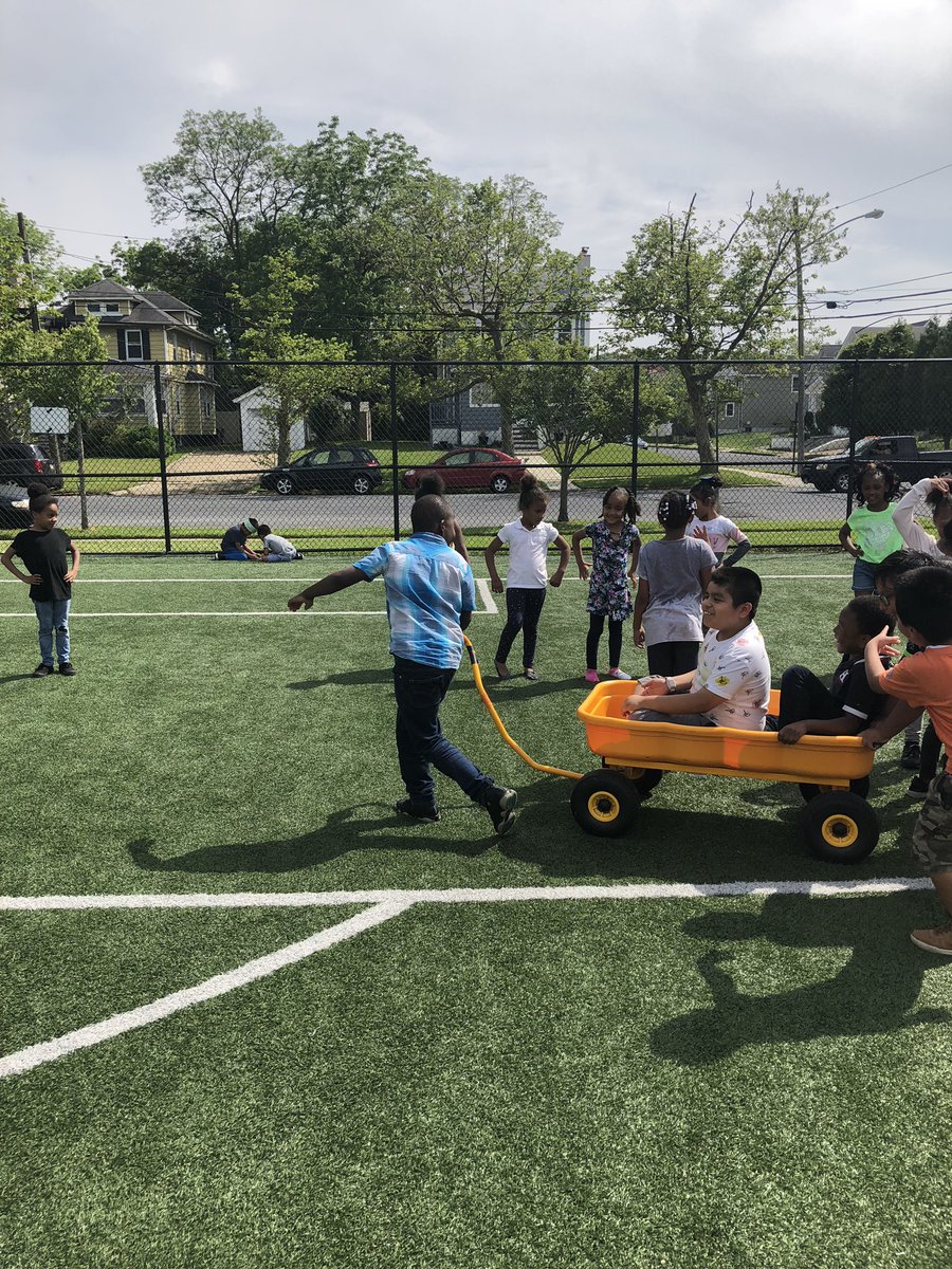 KristinaMarrone's tweet photo. Fun in the sun to celebrate our last day of after school program! #STEAAMteam #FridayFunday @Asbury_ParkSD @Antonel1Shannon @hopewalk3 @nohemi812 @APSuperGray https://t.co/CKGZdduTgT