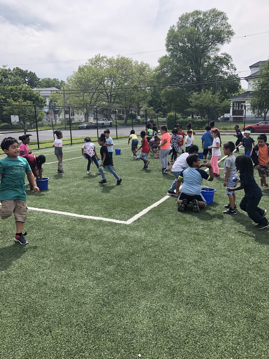 KristinaMarrone's tweet photo. Fun in the sun to celebrate our last day of after school program! #STEAAMteam #FridayFunday @Asbury_ParkSD @Antonel1Shannon @hopewalk3 @nohemi812 @APSuperGray https://t.co/CKGZdduTgT