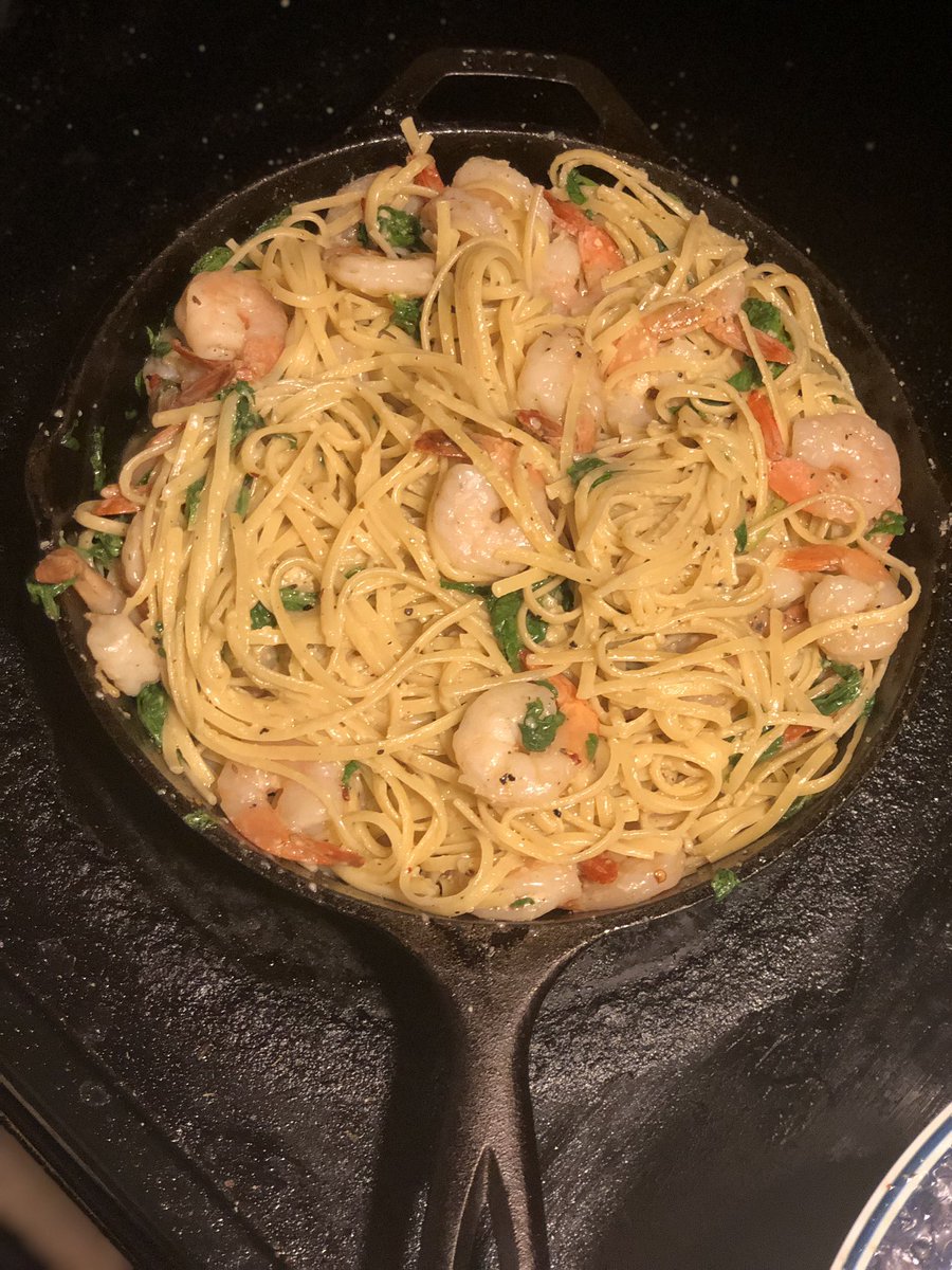 I made a buttery Parmesan arugula shrimp fettuccine thing