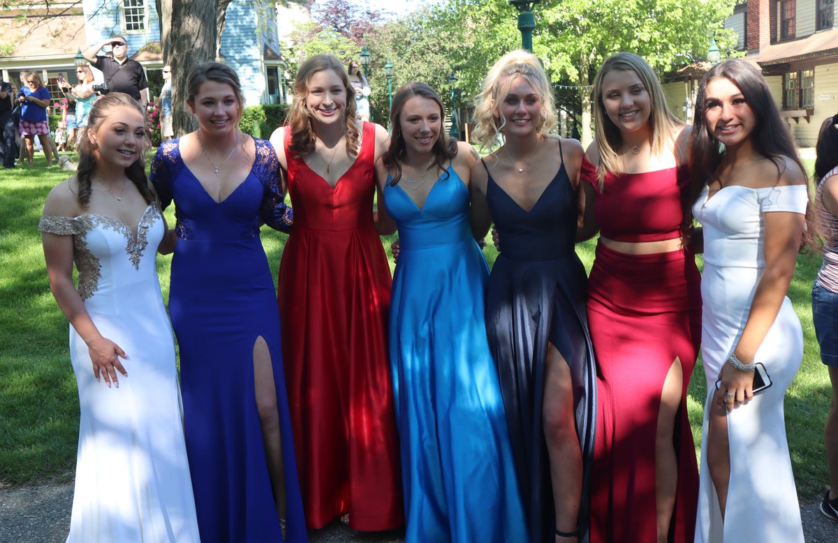 LakeOrionSB's tweet photo. Looking good for prom as well as on the diamond. https://t.co/XKGw1beVPT