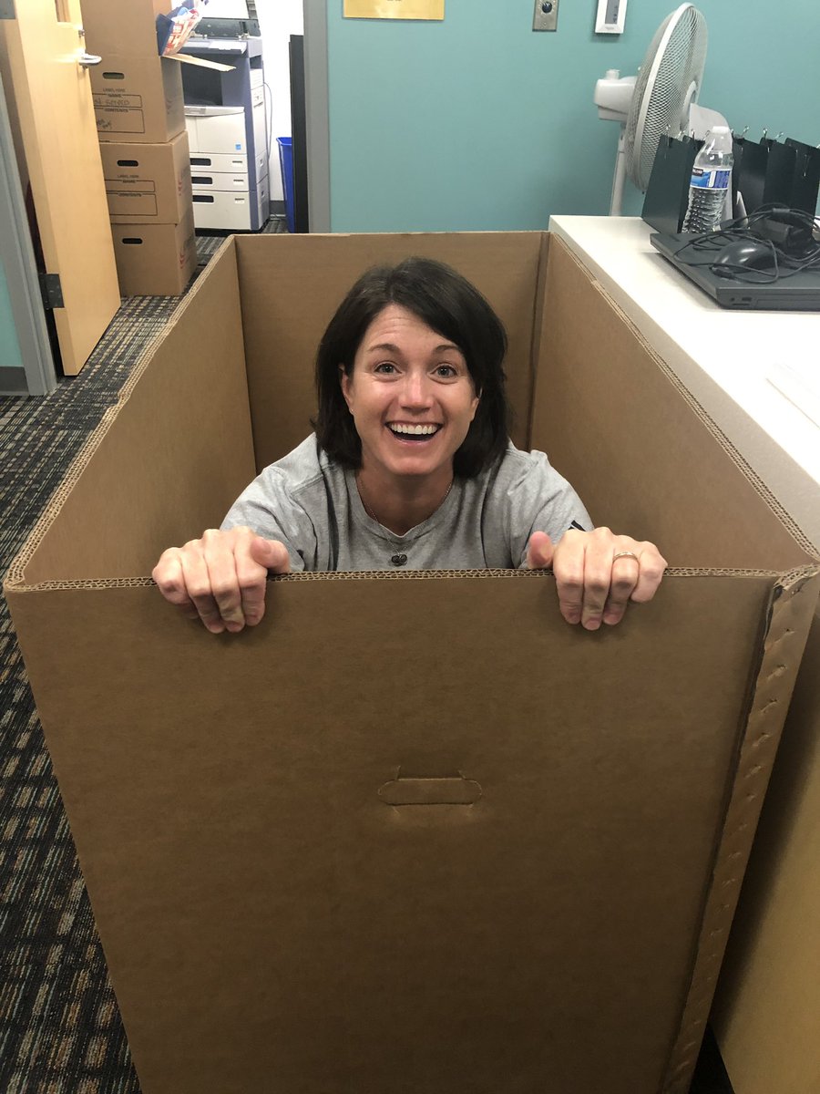 kris_Leak_1908's tweet photo. 🗣Do your thing Tweeps!! Caption needed, #PackingDay just doesn't do this great pic justice 😂🤣 #panicbox #freeKathi @ApexCounselors https://t.co/JKgvc8Ofib