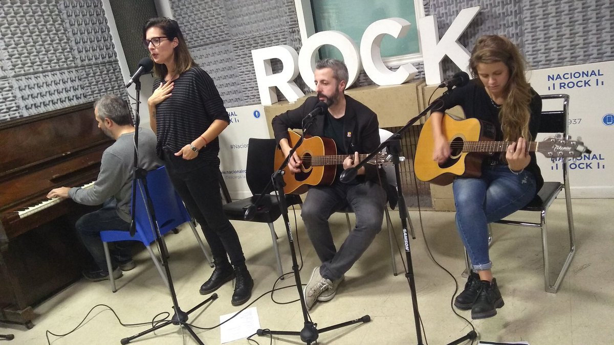 AHORA <a href="/hamacasalrio/">Hamacas al Río</a> en vivo en <a href="/ChequesRadio937/">CCC</a> con <a href="/ebabenco/">Eddie Babenco</a>