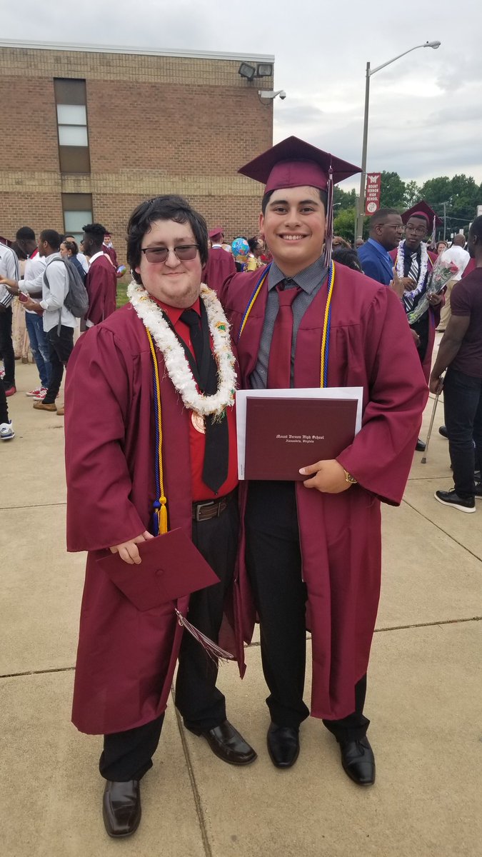 MVHSTheatreArts's tweet photo. Congratulations to the MVHS Class of 2019 on a wonderful graduation! Here's a few photos of some of our own thespians following the ceremony! #FCPSGrad19 (3/3) https://t.co/WCRvXbBUcK