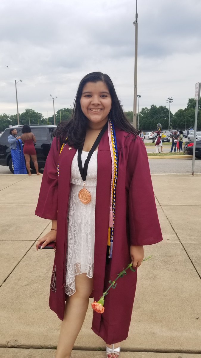 MVHSTheatreArts's tweet photo. Congratulations to the MVHS Class of 2019 on a wonderful graduation! Here's a few photos of some of our own thespians following the ceremony! #FCPSGrad19 (3/3) https://t.co/WCRvXbBUcK