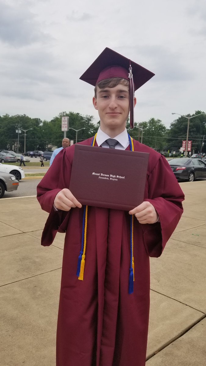 MVHSTheatreArts's tweet photo. Congratulations to the MVHS Class of 2019 on a wonderful graduation! Here's a few photos of some of our own thespians following the ceremony! #FCPSGrad19 (3/3) https://t.co/WCRvXbBUcK