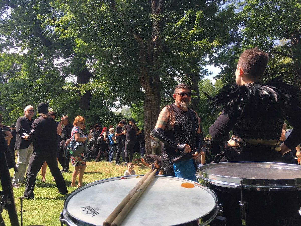 RAH_HELL's tweet photo. WGT day one ✔️ 
played all day long at viktorianisches picknick due to popular demand.
goth ice cream well deserved.
and remember kids, it’s not about what colour the ice cream is, it’s about who’s eating it. #gothicecream #wgt2019 #felineandstrange https://t.co/aQC5sOITb8