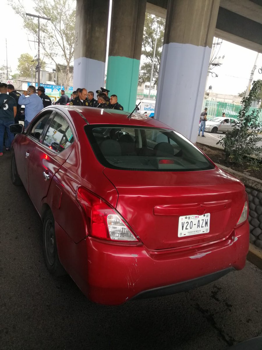 RedVecinalGAM's tweet photo. #redesvecinalesGAM
#DGSCYPCGAM

Elementos del Sector Quiroga responden a la alerta emitida por cámaras del C-2 Norte, que detecta el robo a un transporte de carga, esto en calles de la Colonia Altavilla.

Los sujetos detenidos de nombre Antonio N 33 Años y Ricardo N  35 años. https://t.co/eJLQapD0Ti