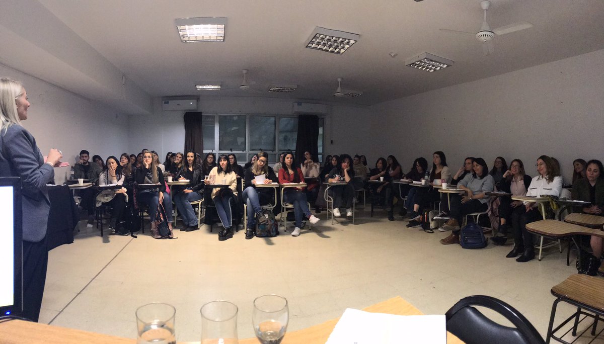 AgustinaPioli's tweet photo. Full house en el taller de #networking de @WomenInL10N en la #FacultaddeLenguas @lacecimaldo #WLAR #WLEvents https://t.co/RwryLrfdof