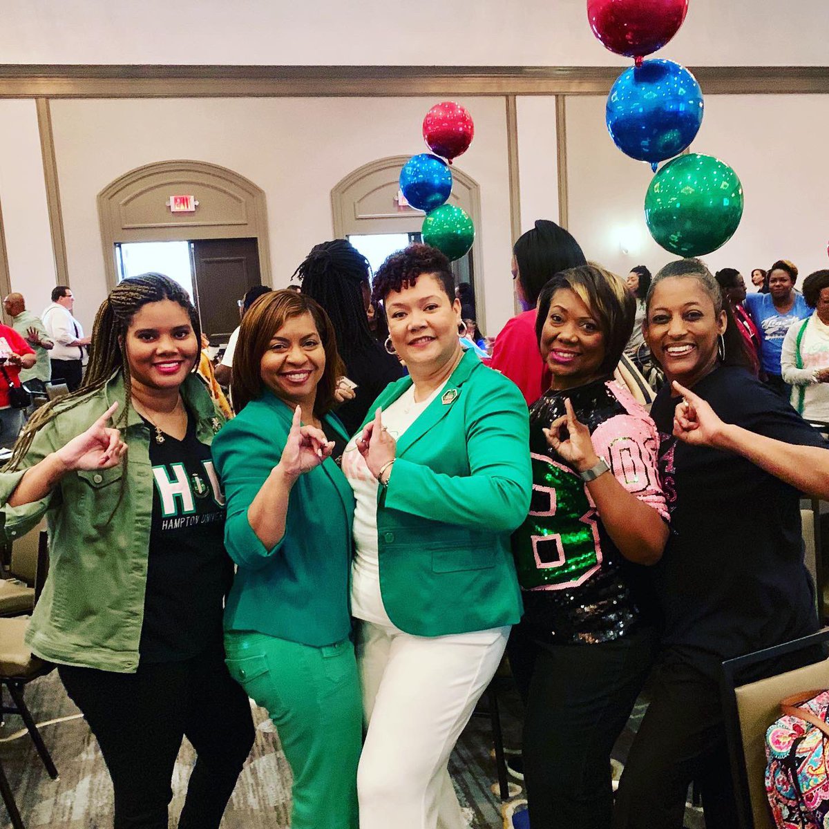 AngieA87985859's tweet photo. What a wonderful ending to a great week
of learning!! The Leadership Conglomeration was so awesome! We learned, grew, and will
change for the better thanks to the nuggets of knowledge given all week! Kudos to Myke Collins and his team. #learngrowchange #lovescs @collinsm8 https://t.co/mDbkVZ5XKb