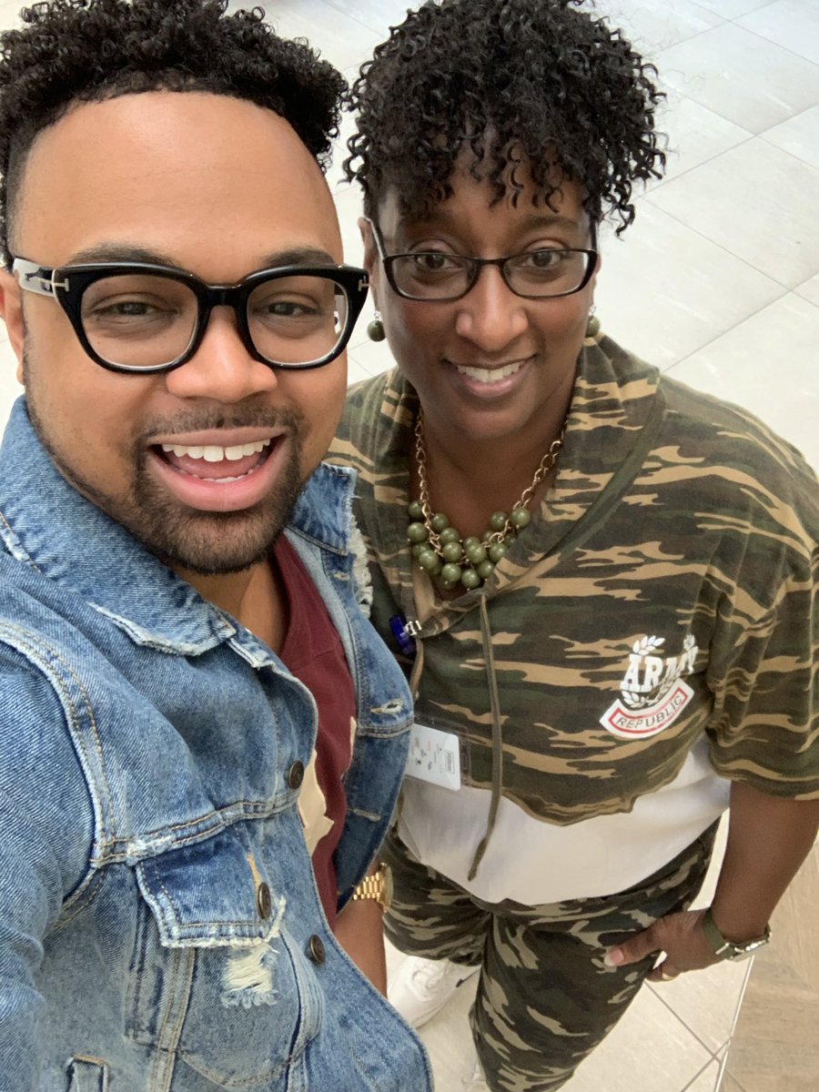 BMikeIngram's tweet photo. I can honestly say I left this year’s @SCSK12Unified Leadership Conglomeration inspired to do more, be more, & the world for our kids! I’ve learned, now it’s time to GROW & CHANGE! #LearnGrowChange @collinsm8 https://t.co/9vFh4uA7Gs
