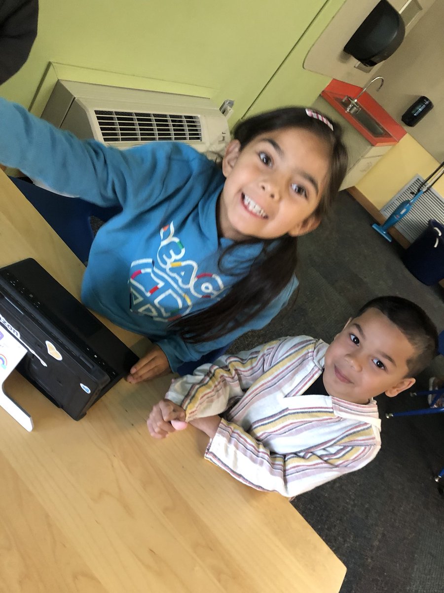 AGCS_01's tweet photo. #FirstGrade buddies show @KinderPrepAGCS how to #code raining animals in #MinecraftEdu on the last day of school! Giggles all around! #MIEExpert #MicrosoftEdu #ShowcaseSchool #istecert #mentoring @PlayCraftLearn @MicrosoftEDU @rentonprep @em_chant https://t.co/byz1ynDr2P
