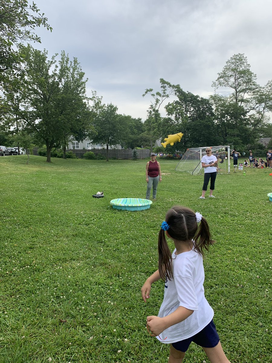 msamandareda's tweet photo. FV Field Day! We had so much fun! Thanks @PtoFairview and @arvanitis_mary for an awesome day! 🏃♂️🏈☀️ #FVfocused #MTPSPride #FVfirsties https://t.co/X0WiEHSpxO