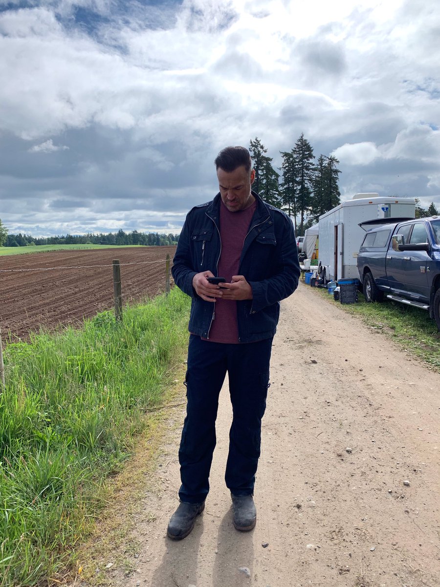 vanhelsingwrite's tweet image. #bts friday: Aleks checking his follower count. Sadly, it’s still one. @alekspaun #vanhelsing #sad