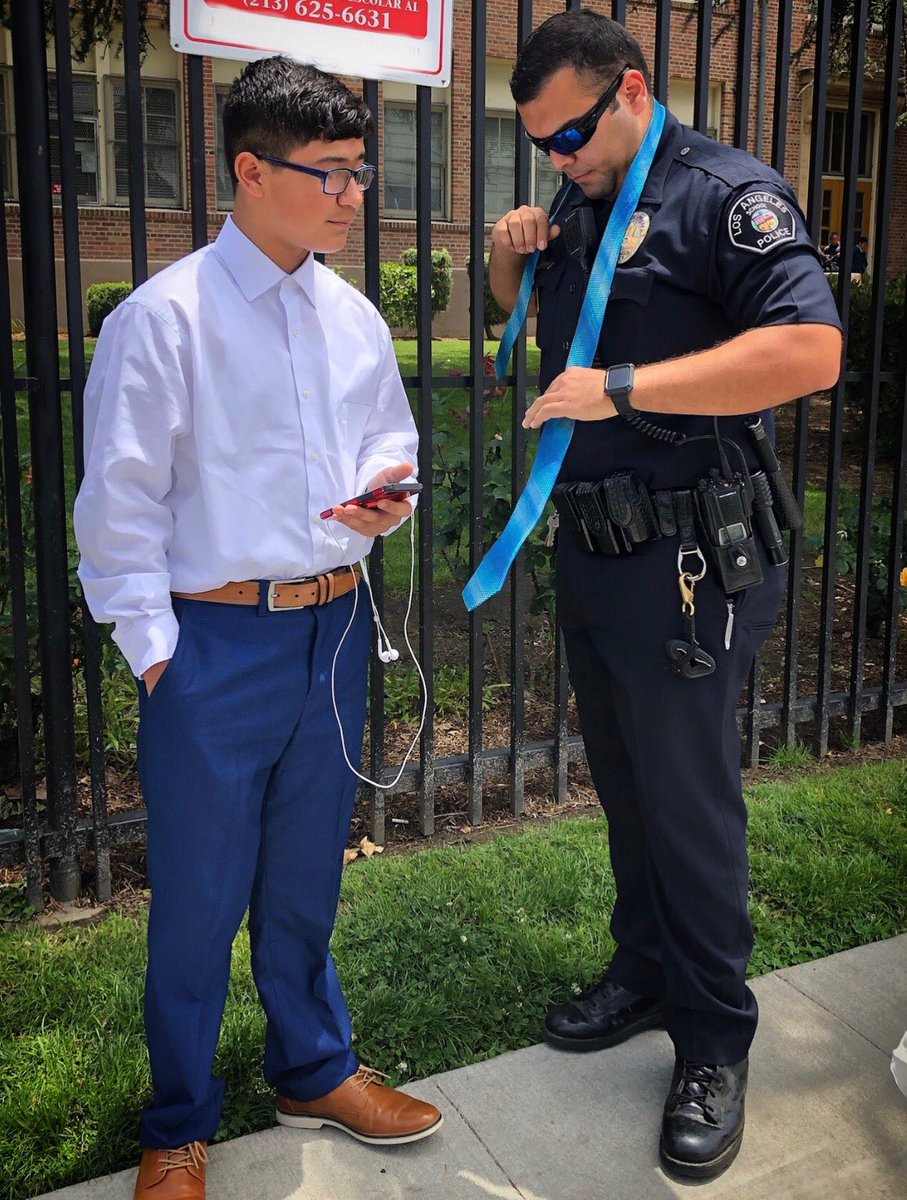 LASchoolPolice's tweet photo. When duty calls! Officer Ochoa helps out a Le Conte Middle School student right before his 8th grade culmination.
#Outstanding #LeConte #Hollywood #Classof2019 #Mentor @LASchools https://t.co/Jo8sUxFRBo