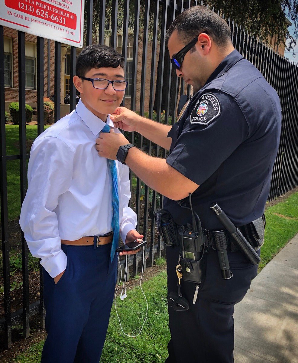 LASchoolPolice's tweet photo. When duty calls! Officer Ochoa helps out a Le Conte Middle School student right before his 8th grade culmination.
#Outstanding #LeConte #Hollywood #Classof2019 #Mentor @LASchools https://t.co/Jo8sUxFRBo