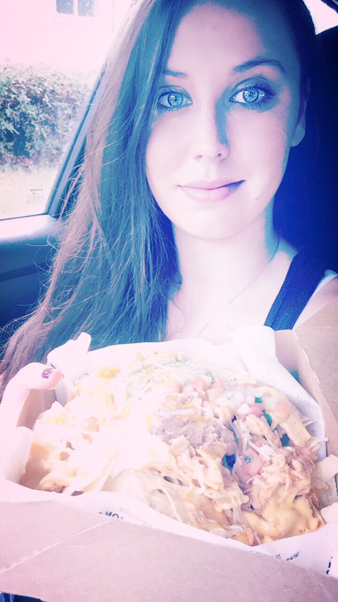 plemons_starr's tweet photo. @tacobell  I tried the five dollars nachos box today and was not disappointed . I love me some Taco Bell ... all day everyday!!  😍.  #hungrygirl #tacobell #foodislife https://t.co/ijPY04n3r4