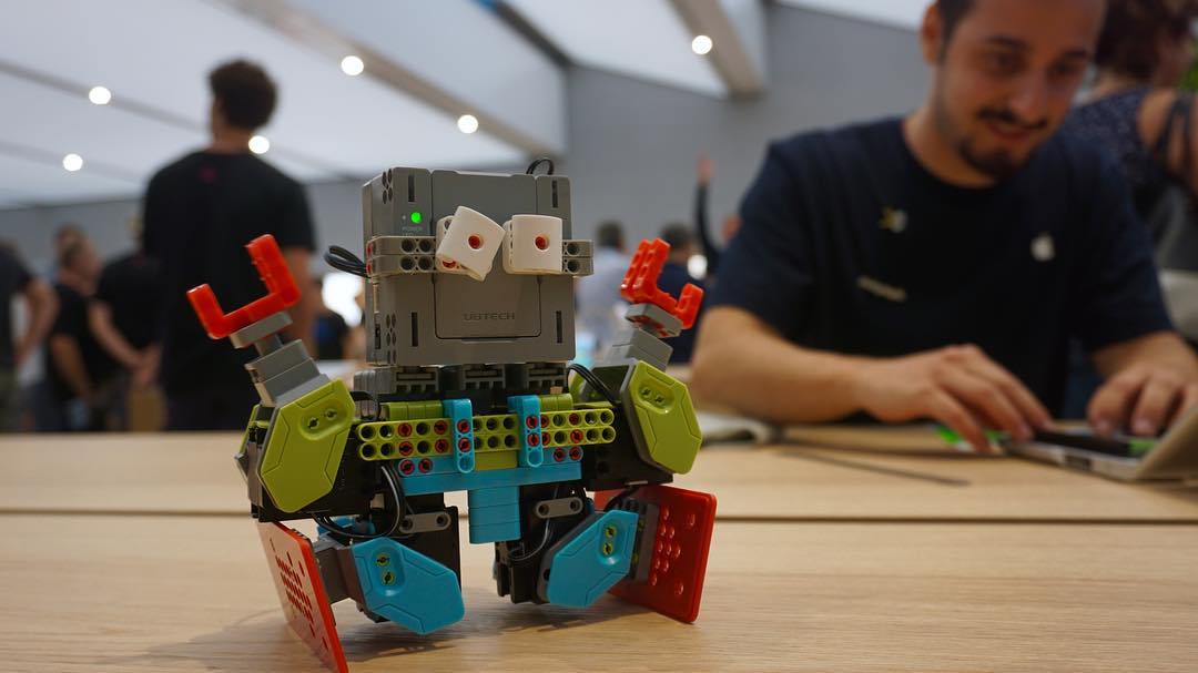UBTECHRobotics's tweet photo. Learn to code MeeBot using Swift Playgrounds at a Today at Apple coding session! Sign up here: https://t.co/h6vbr7An6G
Share your experience with us using #MeeBot and #TodayatApple.
(π· via @fra_lobbia/Instagram) https://t.co/NoSck9iehy