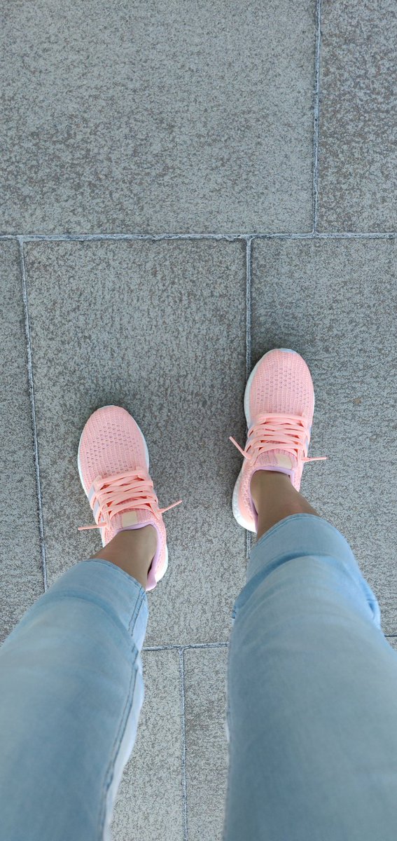 hconditionn_'s tweet photo. Holy crap my new shoes gLOW https://t.co/3vxSWk5LtF