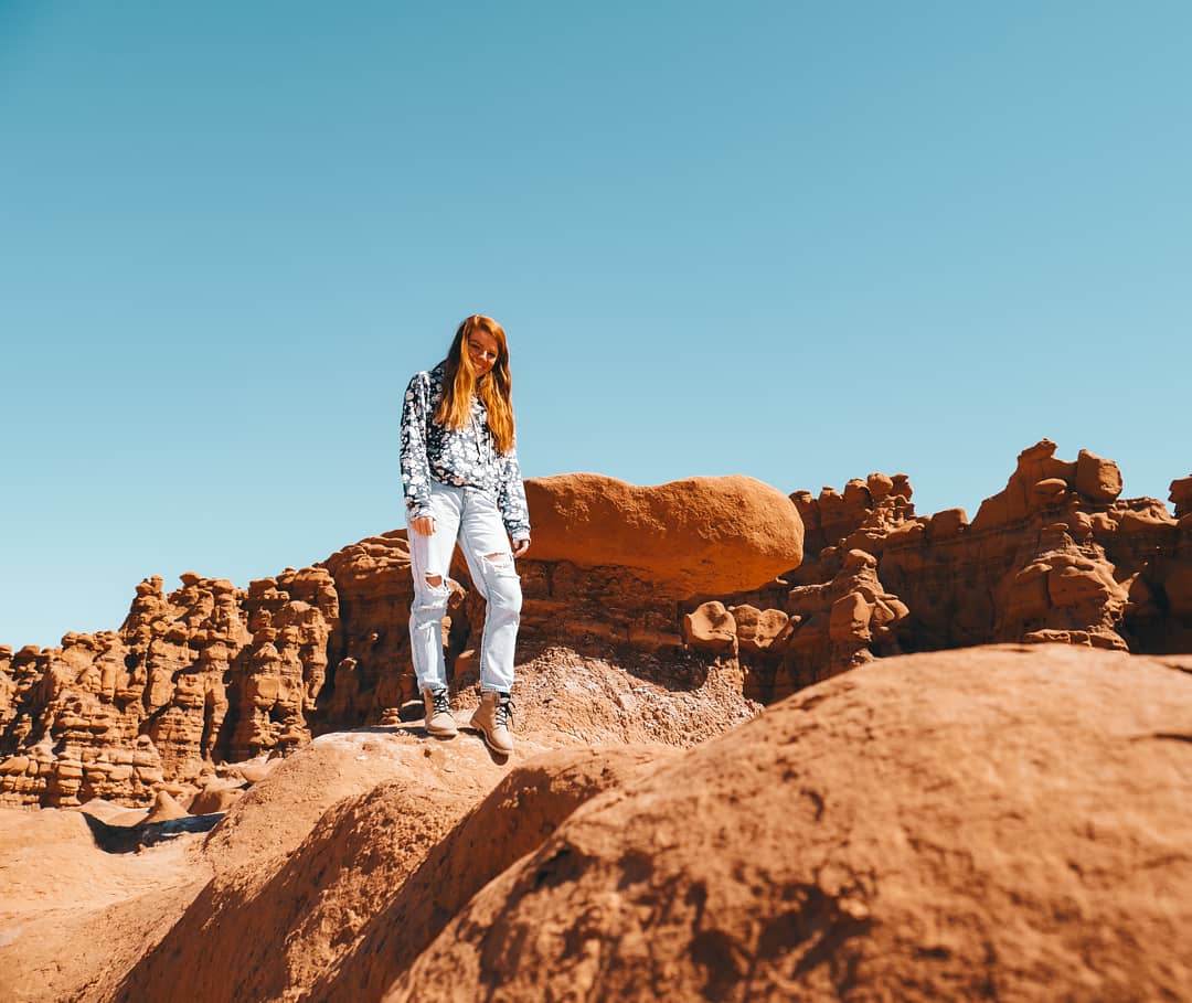 CompassesQuests's tweet photo. Desert daydreams✧
Who else loves exploring the desert?
#utah #goblinvalley #Camping #travelblogger https://t.co/Q2HOjbWFQt