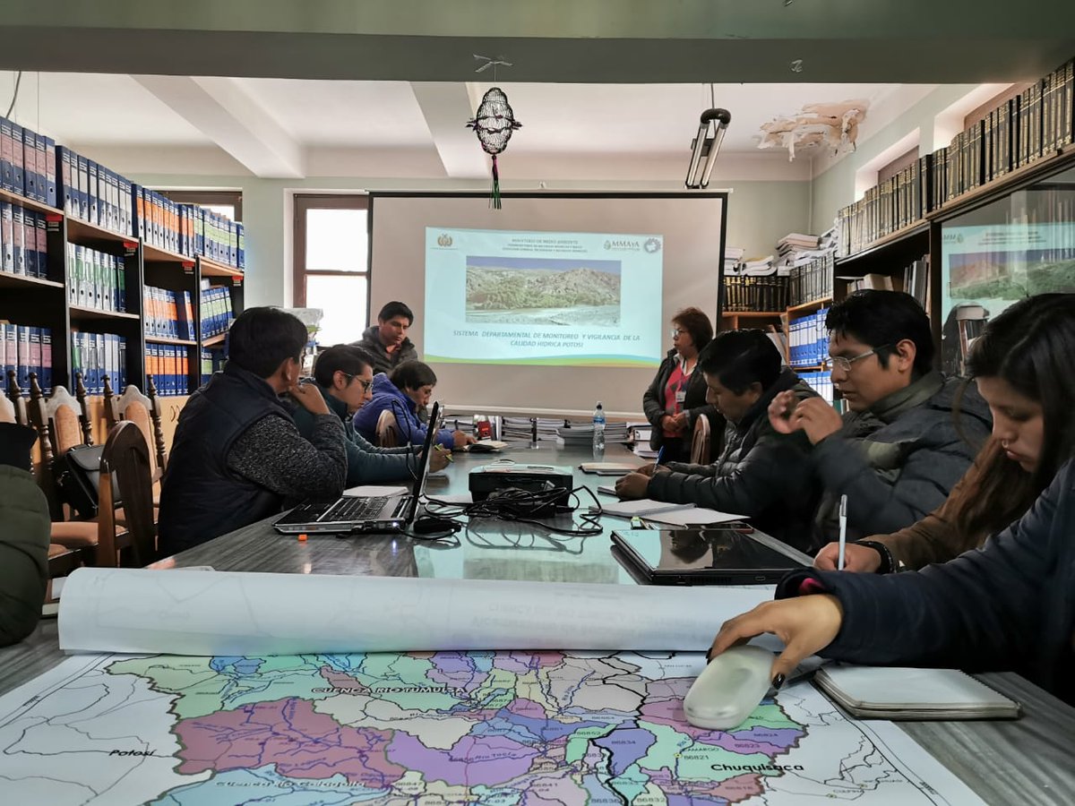 AmbienteyAgua's tweet photo. Taller de Coordinación de Acciones para conformar el Sistema de Monitoreo y Vigilancia Hídrica de la Sub Cuenca Tumusla participan técnicos del #VRHR, GAD Potosí, GAMs de Porco, Caiza D, Atocha, Tomave y Cotagaita. La actividad se realiza en el marco del #PNC https://t.co/S1M6Jy6dD5