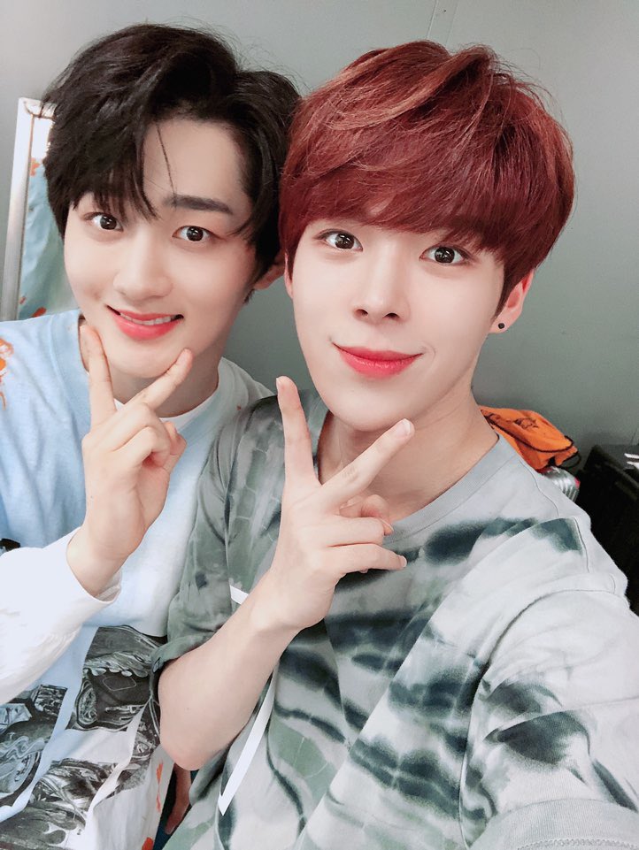 veriveryperu's tweet photo. @by_verivery [#Yongseung]
El look final para la emisión ñ de la Line00 aparece.. Ya extrañamos a VERRER ¿Cómo debemos soportarlo?ㅠㅠ Te amo, nos veremos pronto❤❤

#베리베리 #VERIVERY #베러 #VERRER #Line00 #Yeonho #Yeono #LookFinal https://t.co/hAsxAiXoQ4