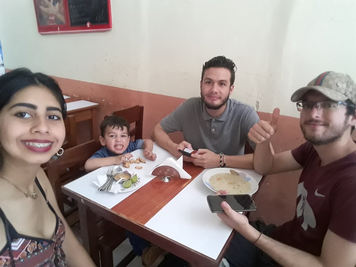 Oscarlpv21's tweet photo. #TBT de un Domingo con mi amada 💑 primo y sobrino 😎 
#FamiliaCincoEstrellas #familia #DomingoEspetacular #recuerdos 
💙 https://t.co/60RvDEOBdi