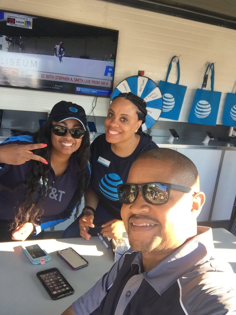 We...are...family! I got all my <a href="/ATT/">AT&T</a> people with me!  #westbloomfieldyouthassistance food truck rally. <a href="/Michellecpoole/">Michelle Poole</a> <a href="/CherieDBerry/">Cherie Davidson</a> <a href="/SeldonWilliams/">Seldon</a> <a href="/TheoTiong/">Theo Tiong</a> <a href="/ronobrsa/">Robert P. Jones</a> @GregLClark