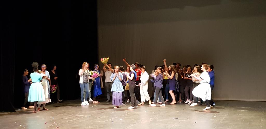 ClgDeGeyter's tweet photo. De belles ovations pour les élèves de 5eC et 5eD et leurs professeurs à l'occasion de la restitution du projet "Dionysiens, héros d'une nouvelle Odyssée" au @TGPCDNStDenis https://t.co/OGBfdX6tdz