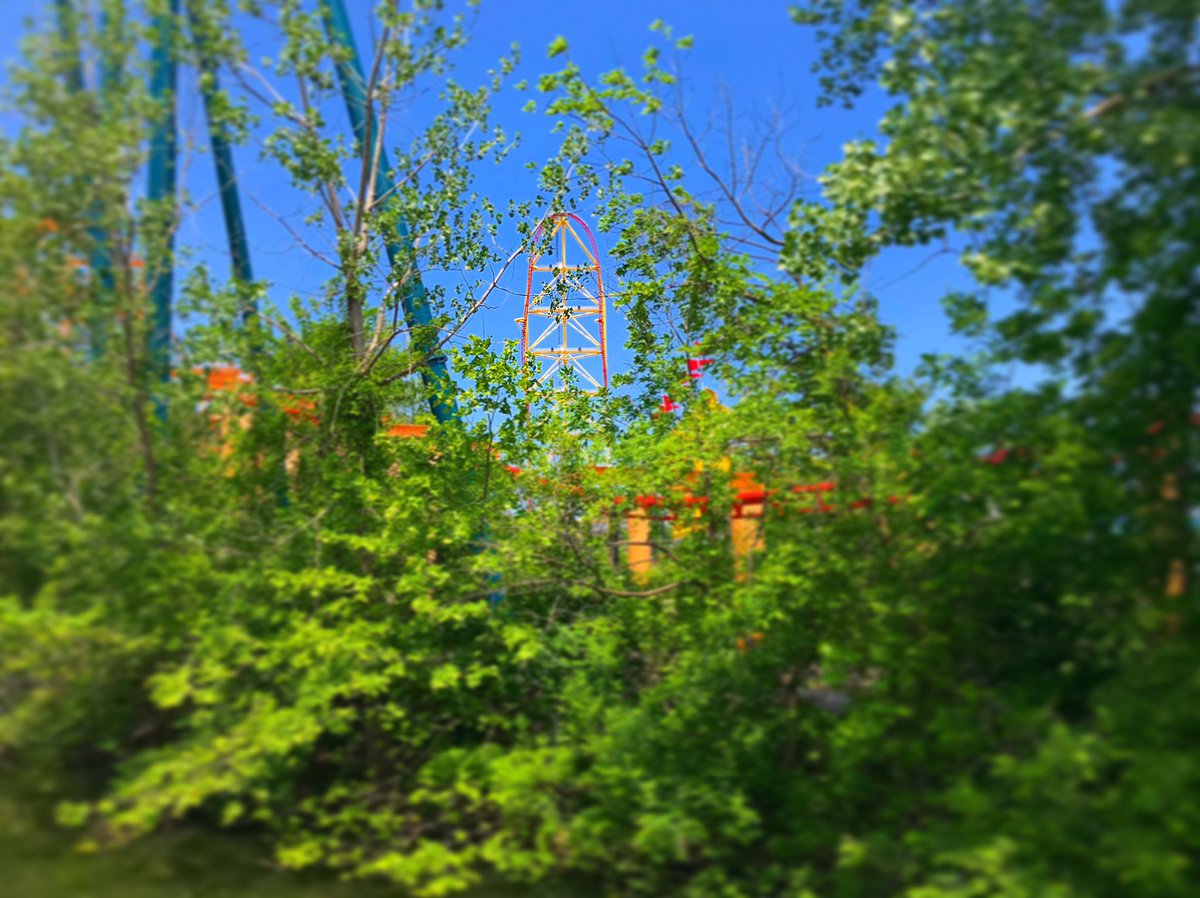 lukefet's tweet photo. I see you.... #cedarpoint #cedarfair #topthrilldragster #Rollercoaster #rollercoaster #amusementpark #irondragon https://t.co/EzmWO92OY5